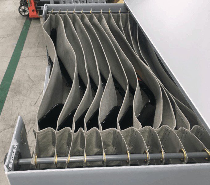 Textile compartments in large load carriers