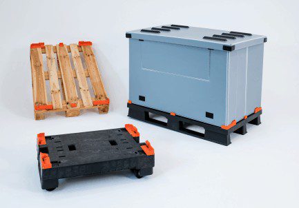 Holzpalette oder Kunststoffpalette wird nach einfacher Montage zum klappbaren Transportbehälter
